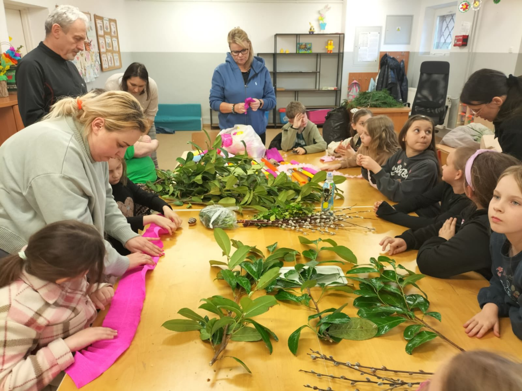 Warsztaty tworzenia palm wielkanocnych w naszej szkole