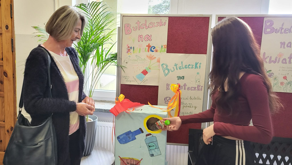 ,,Buteleczki na kwiateczki" - szkolna akcja ekologiczna